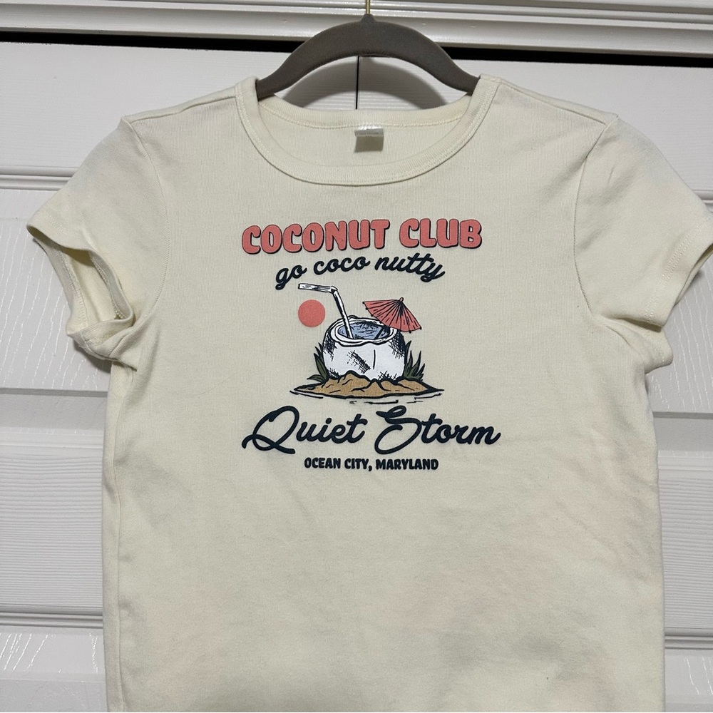 Quiet Storm Ocean City Maryland Coconut Club Cropped T-shirt Size Medium VGUC - Picture 3 of 6